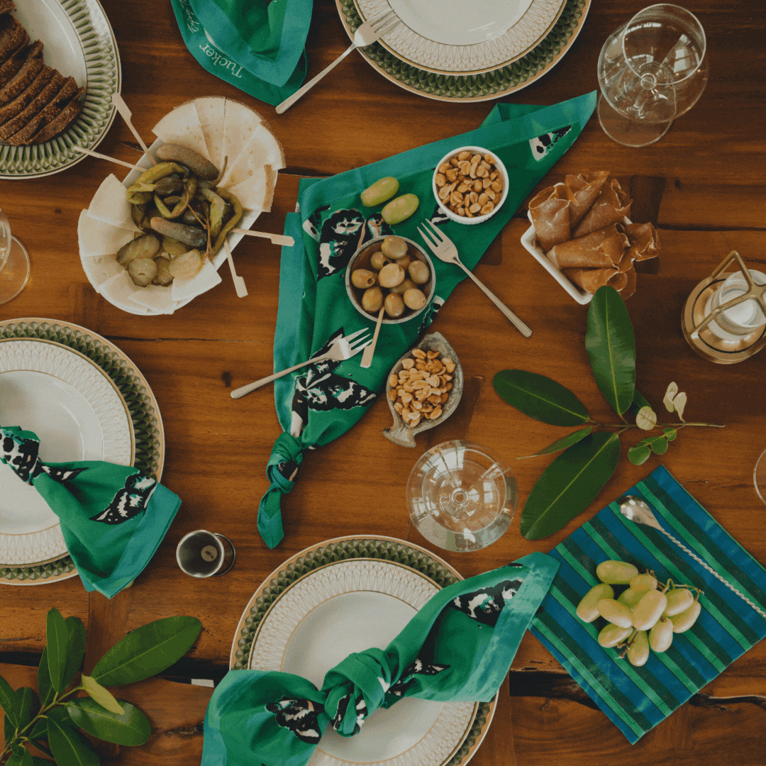 {"type":"root","children":[{"type":"paragraph","children":[{"type":"text","value":"Tuck into Tucker"}]}]}